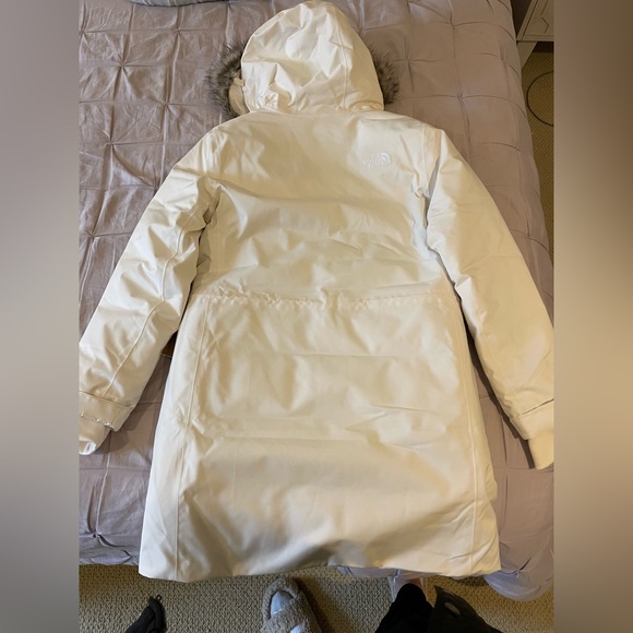 The North Face women’s Arctic Parka M in Gardenia White - Picture 3 of 8